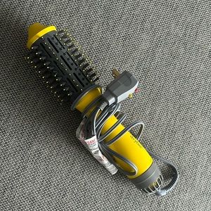 Drybar the single shot round blow dryer brush